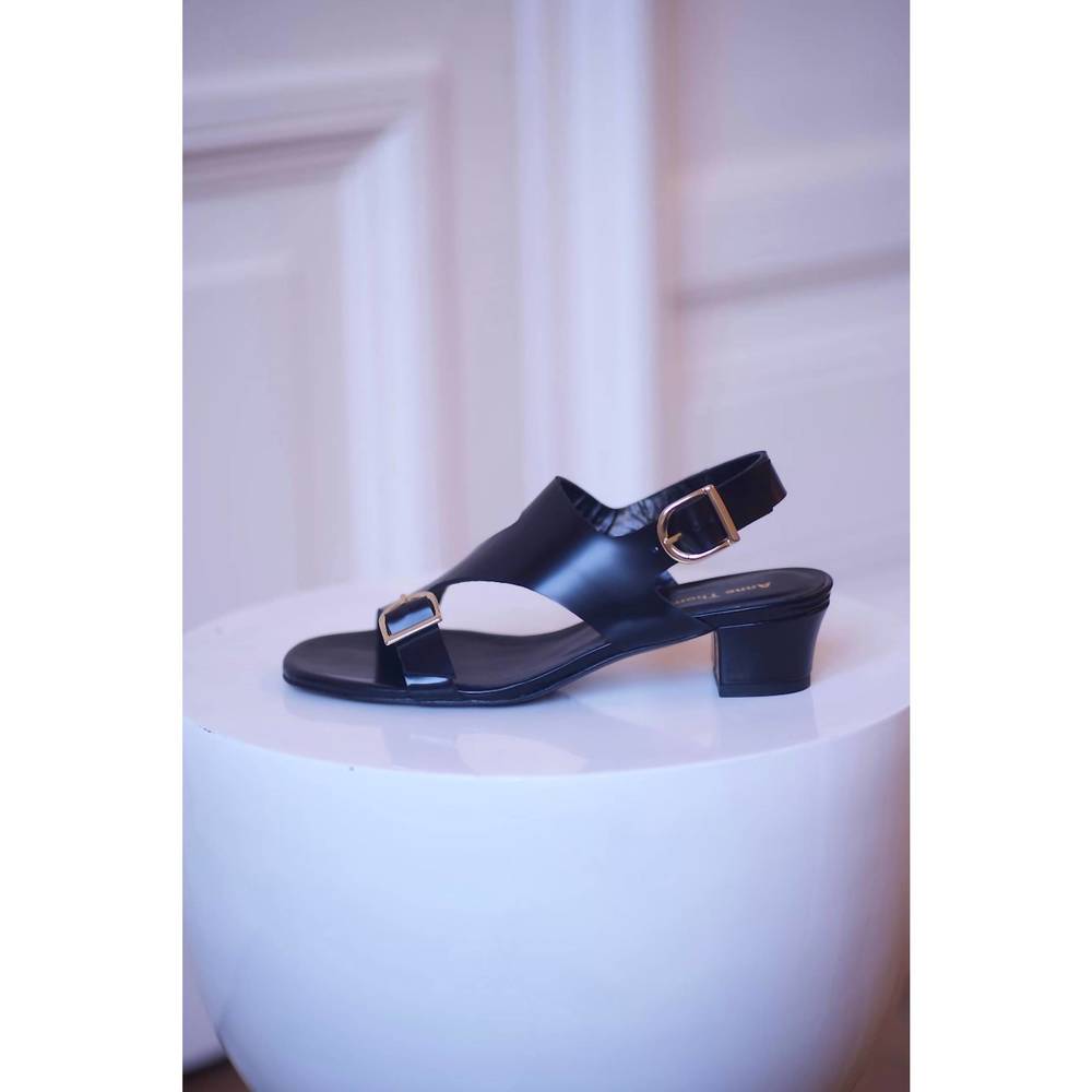 ANNE THOMAS | Shoes | New Anne Thomas Womens Kabuki Sandal In Nero